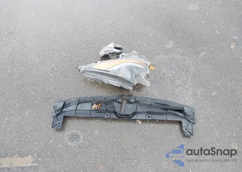 2021 Toyota Corolla Le z USA, uszkodzony, nr VIN 5YFVPMAE5MP213640